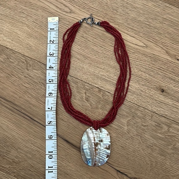 Jewelry - Beautiful red beaded shell necklace